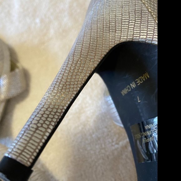 Le Chateau Gold Strappy Shoes - Picture 7 of 9